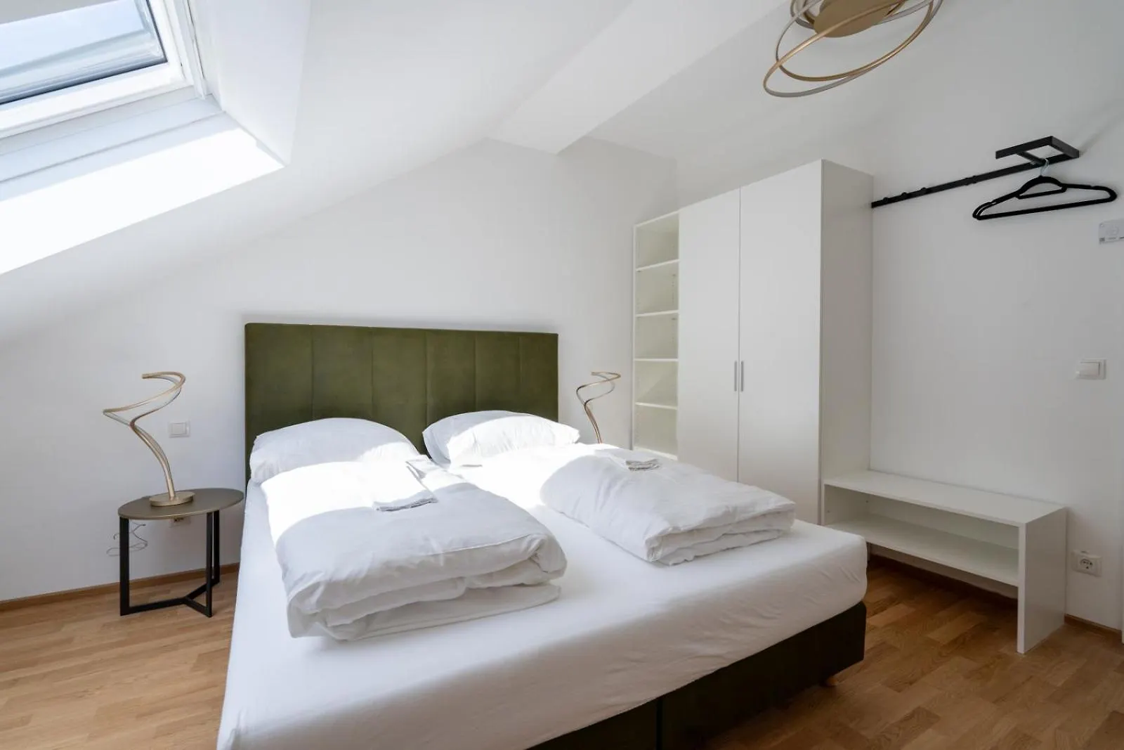 Luxurious 70 M2 With Balcony & Air Conditioning Vienna Apartment