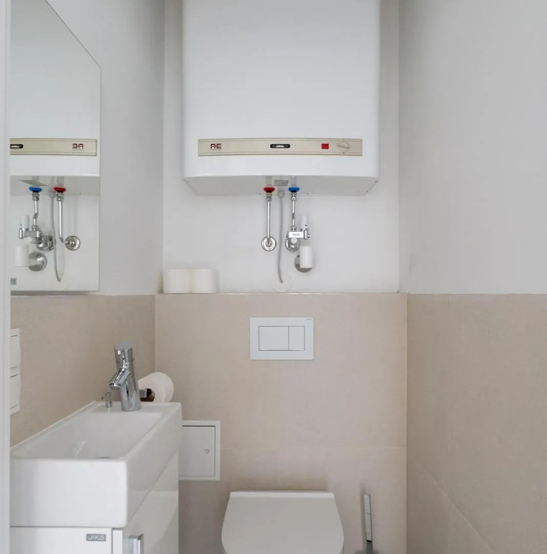 Luxurious 70 M2 With Balcony & Air Conditioning Vienna