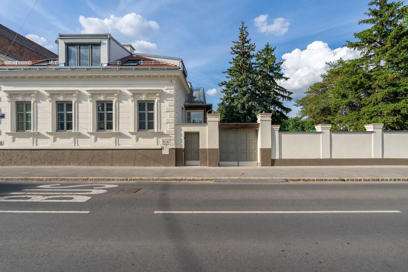 Luxurious 70 M2 With Balcony & Air Conditioning Vienna Apartment